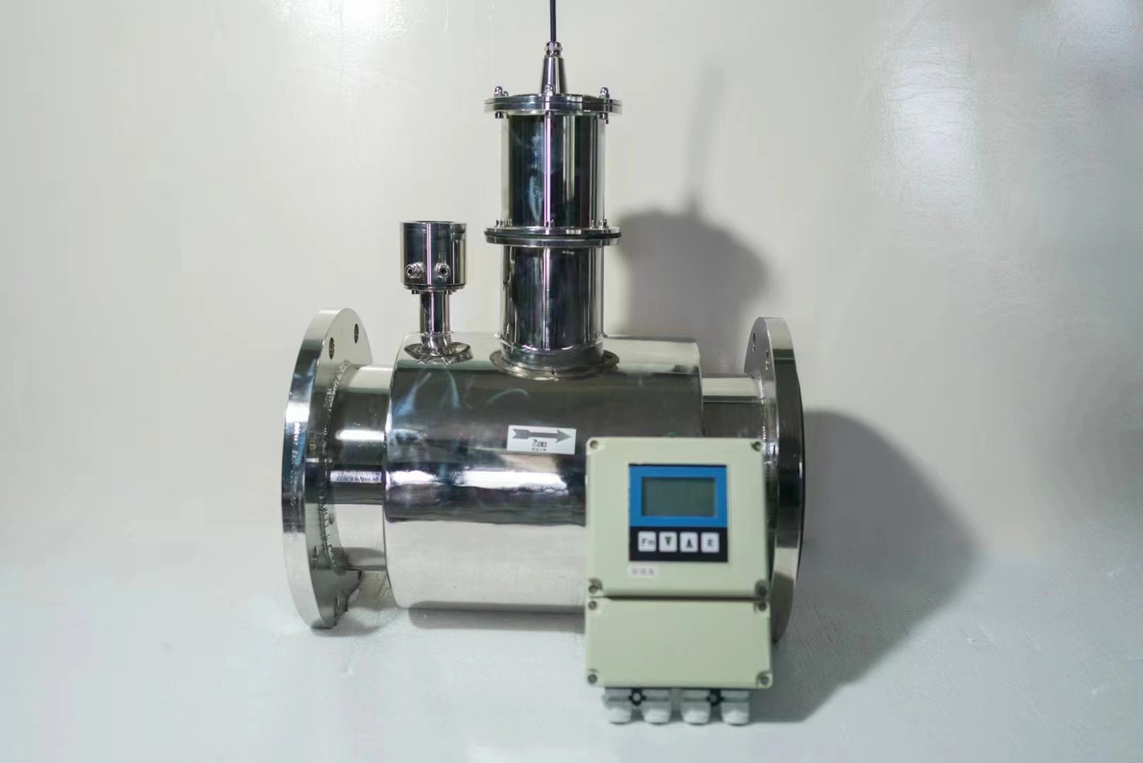 非滿管電磁流量計(jì)能滿足市政排放清水、污水流 量的需求